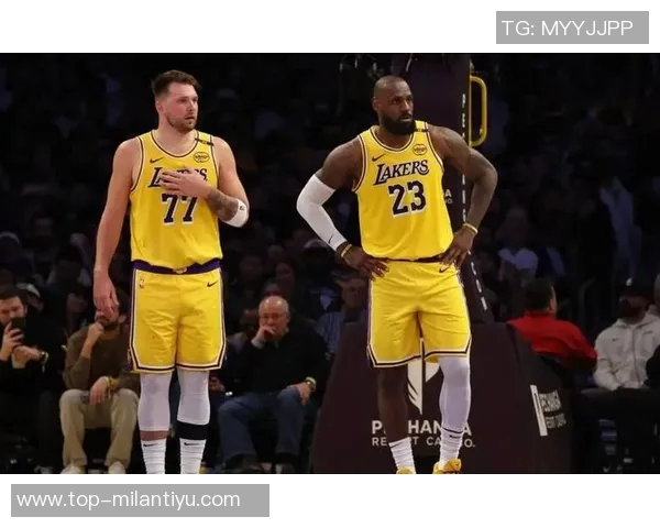 詹姆斯坚持东契奇最后出场引发热议湖记独家揭秘首发阵容介绍背后的故事